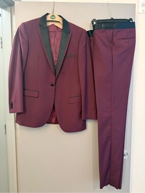 Bryan Michaels Men's Wine Two-Piece Suit with Black Satin Accents (38R // 32W)